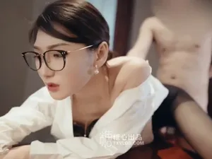 Vào phòng riêng được tiền bối nữ dâm dục bú cây hàng cho